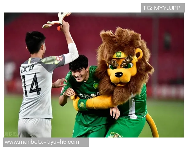 孙兴慜携快船定制球衣展现笑容梦幻联动引发球迷热议